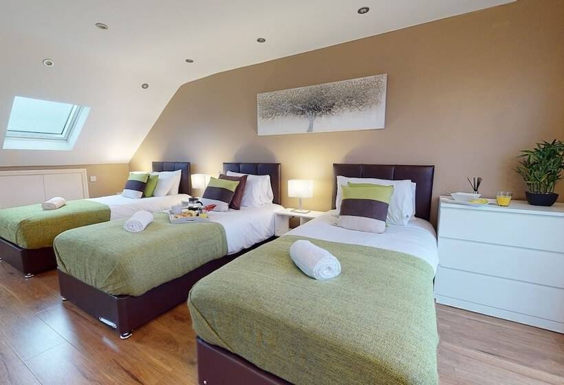 レジデンス Charming 5 Bed House In Romford