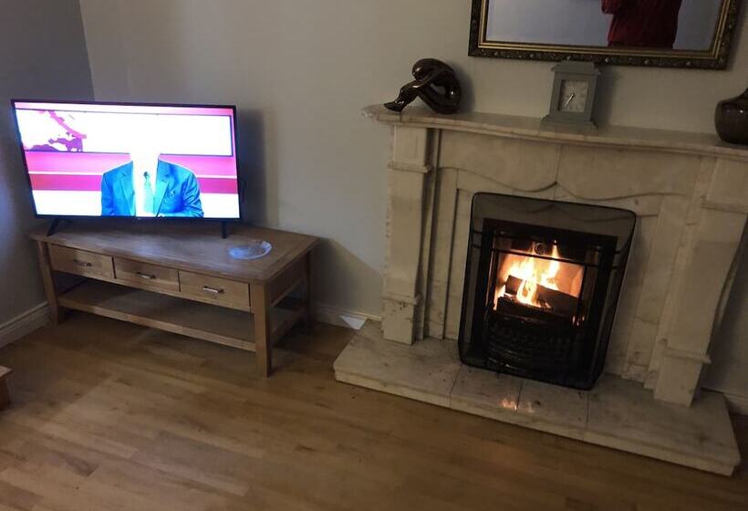 レジデンス Captivating & Cosy 4 Bedroom House In Magherafelt