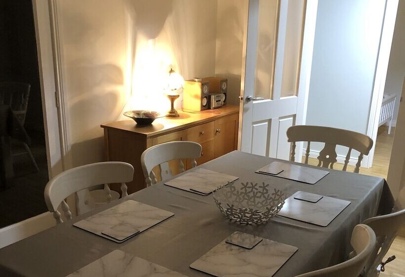 إقامة Captivating & Cosy 4 Bedroom House In Magherafelt