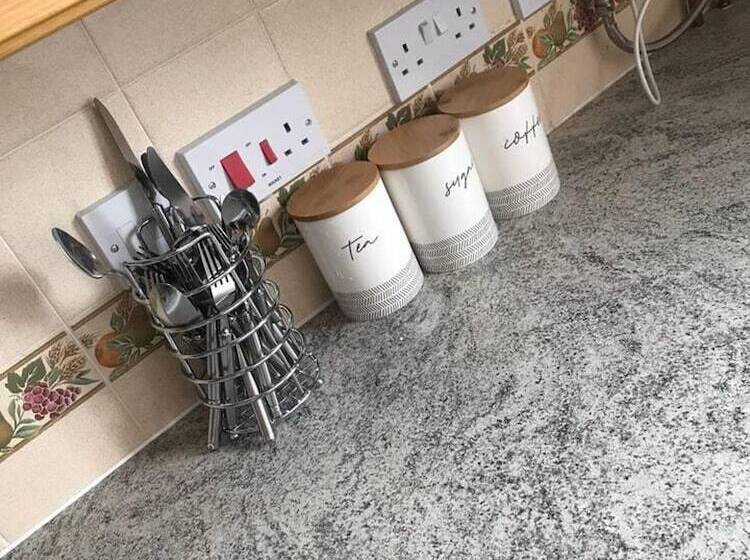 Резиденция Stunning 5 Bed House In Erith, Greater London