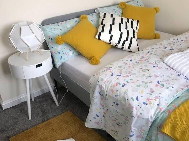 Резиденция Stunning 5 Bed House In Erith, Greater London