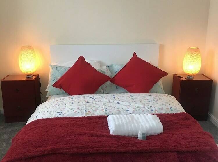 Резиденция Stunning 5 Bed House In Erith, Greater London