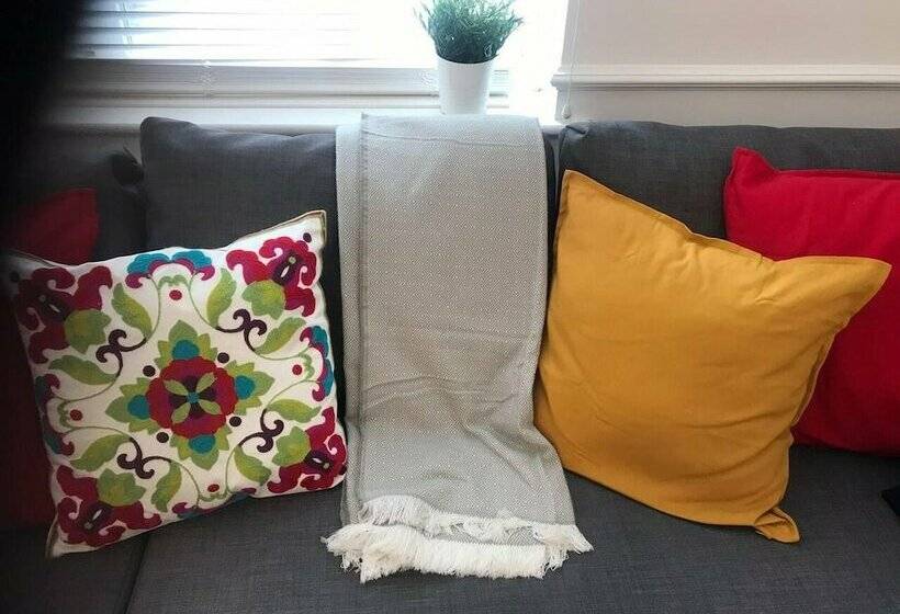 Резиденция Stunning 5 Bed House In Erith, Greater London