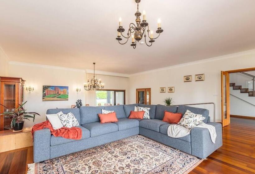 住所  Stunning 6 Bed House In Brito, Guimaraes