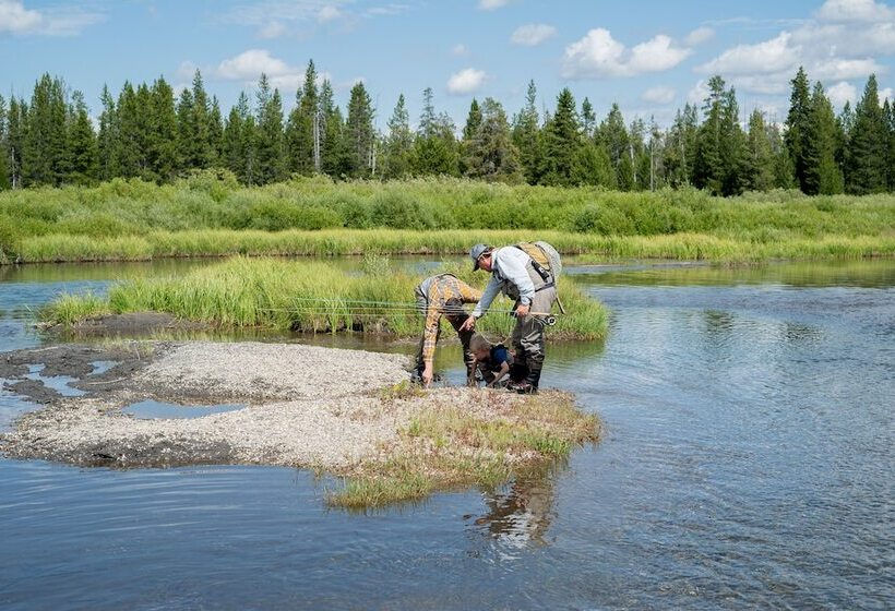 Курорт Under Canvas North Yellowstone   Paradise Valley