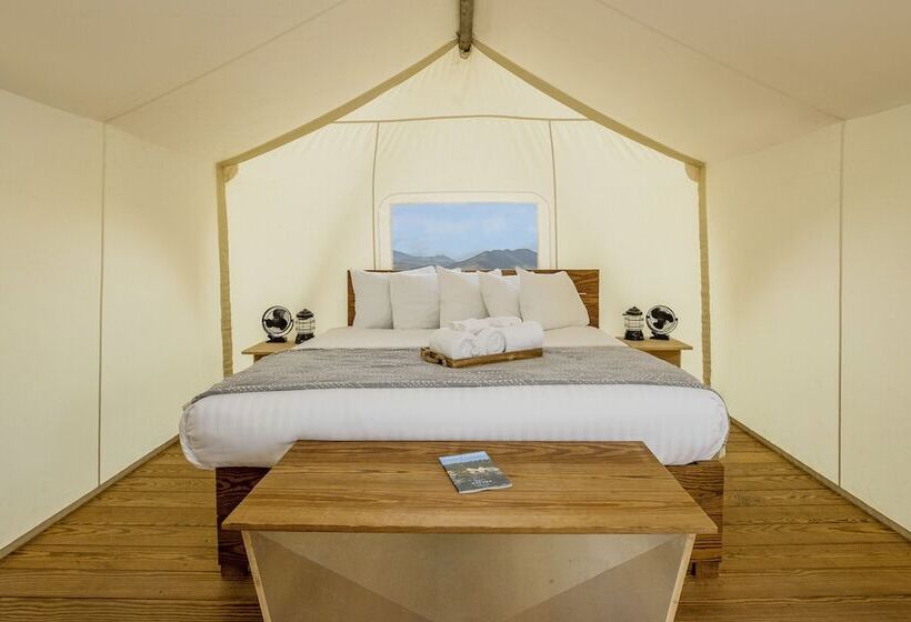 Курорт Under Canvas North Yellowstone   Paradise Valley