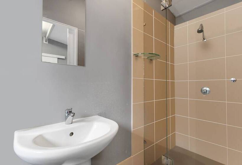 منتجع Yandina Caravan Park