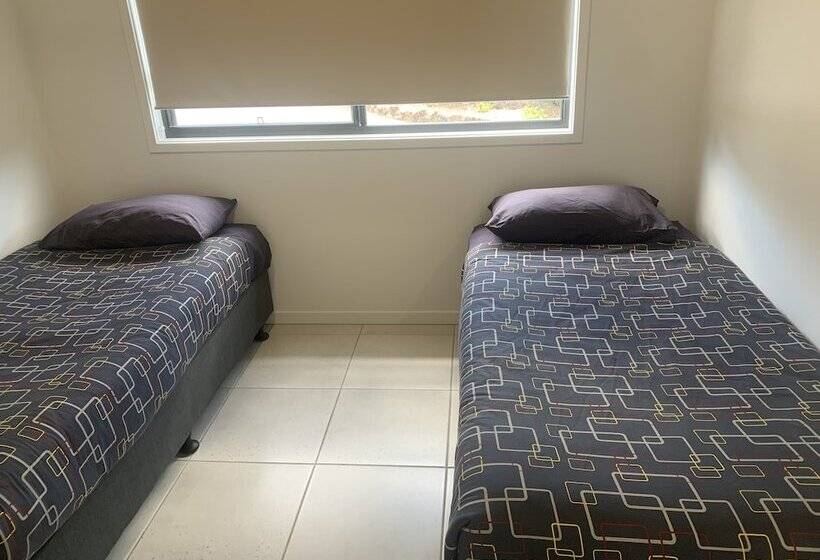 منتجع Yandina Caravan Park