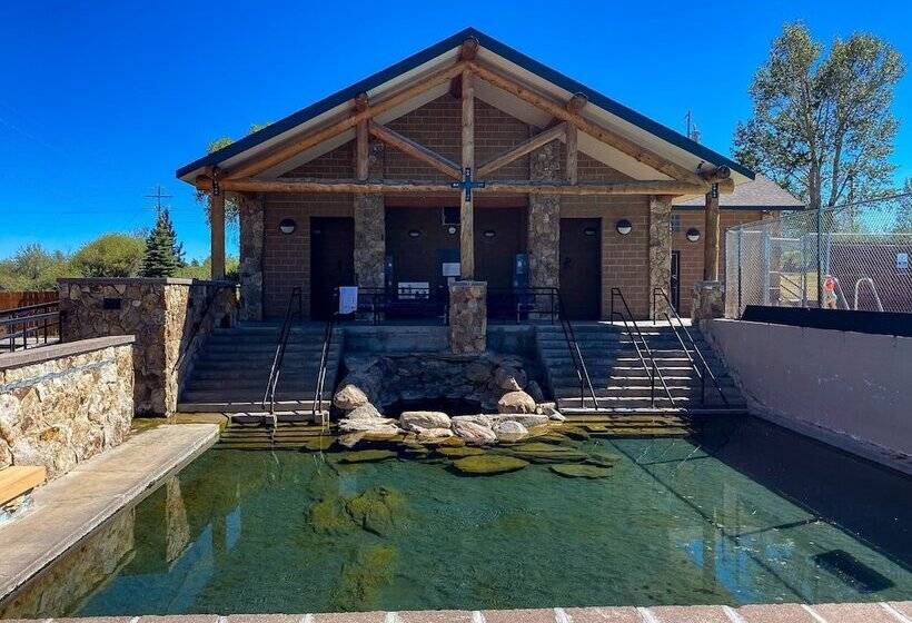 汽车旅馆  Snowy Mountain Inn