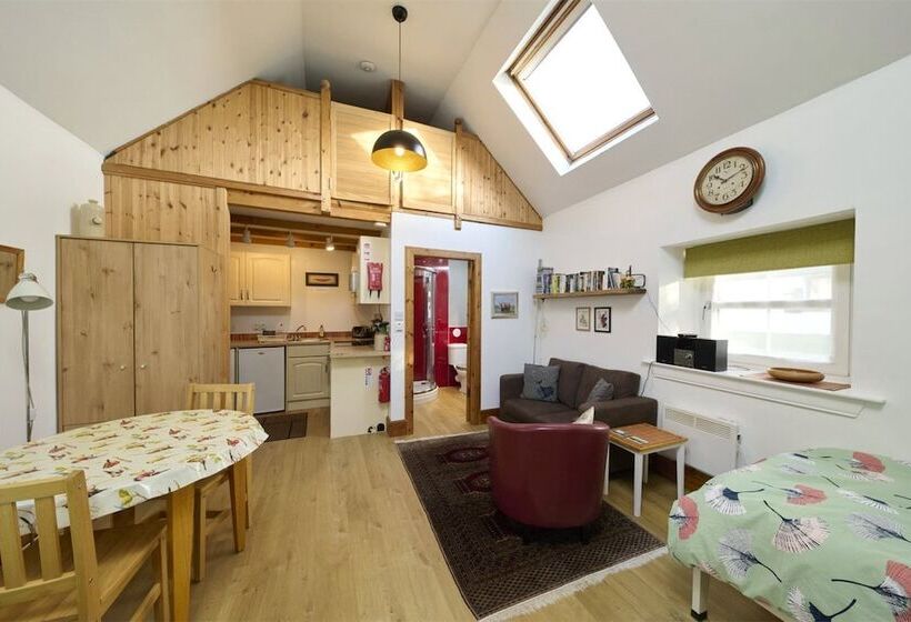 The Smithy House & Cottages