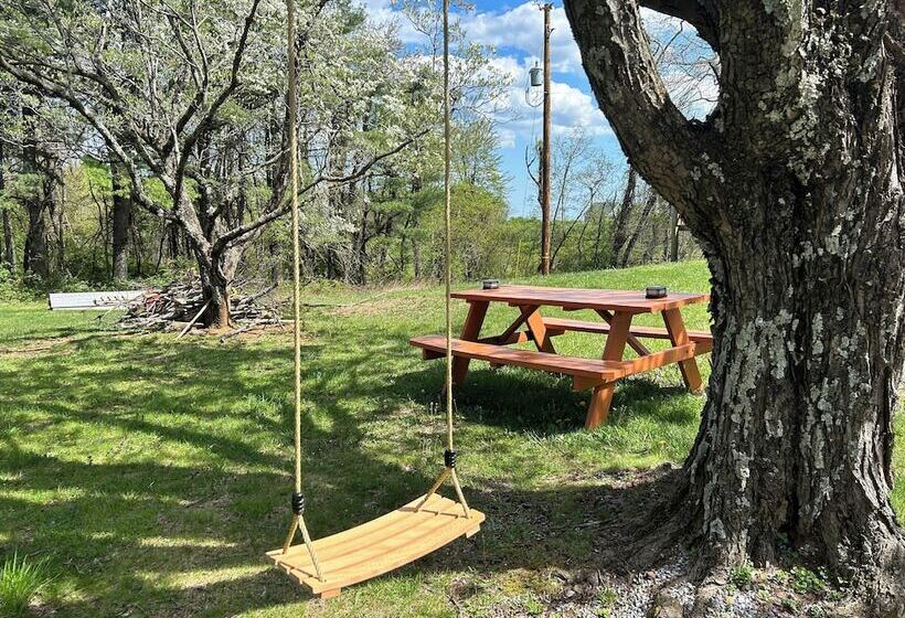 Tuggle S Gap Roadside Inn   Blue Ridge Parkway