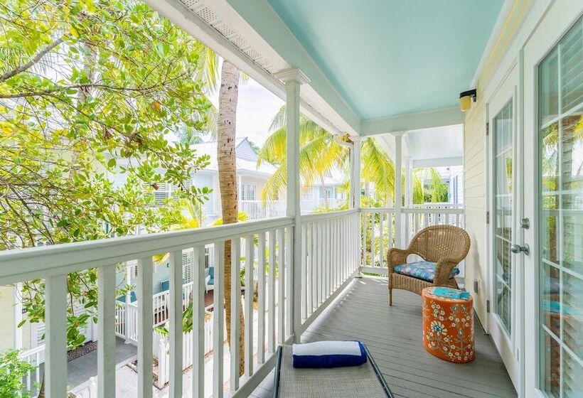 A Place In Paradise By Avantstay Key West Walkable W/ Shared Pool Week Long Stays Only