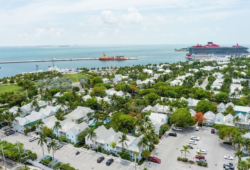 A Place In Paradise By Avantstay Key West Walkable W/ Shared Pool Week Long Stays Only