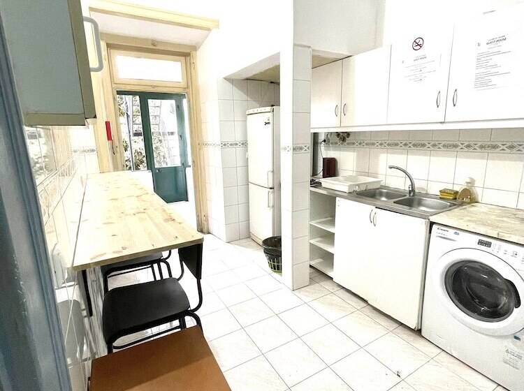 هاستل Lisboa Parque Guest House