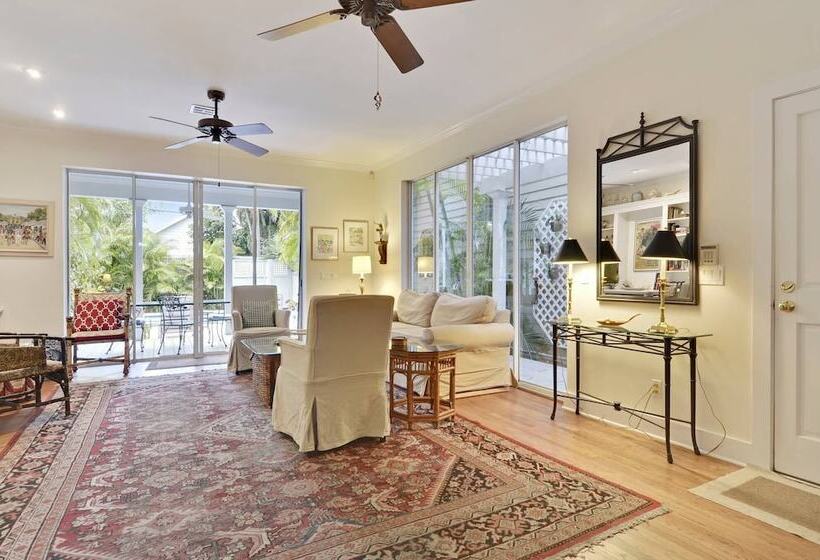 Amelia Home By Avantstay In Historic Old Town W/ Pool