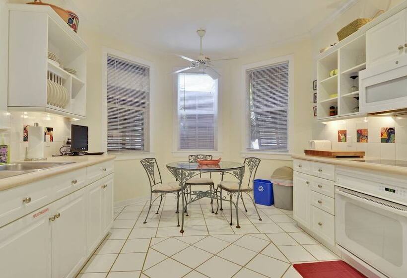 Amelia Home By Avantstay In Historic Old Town W/ Pool