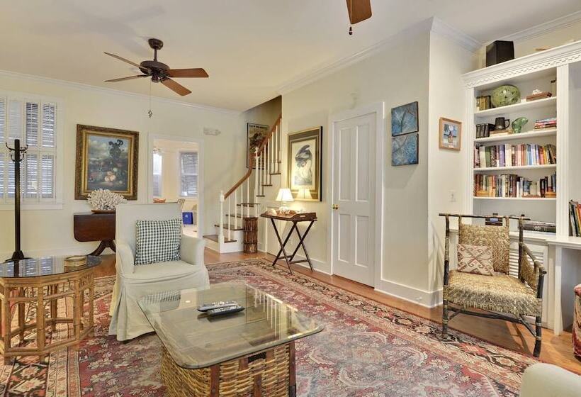 Amelia Home By Avantstay In Historic Old Town W/ Pool