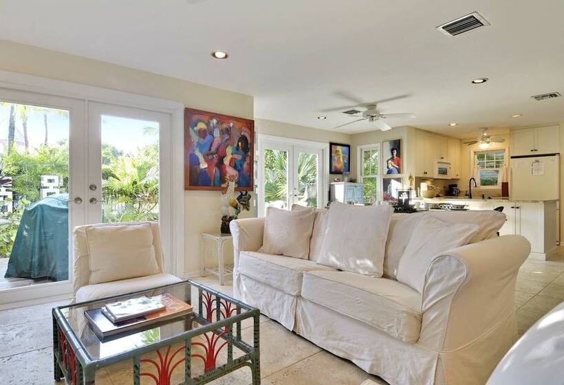 Artist Garden By Avantstay Great Location W/ Balcony, Outdoor Dining, Shared Pool & Bbq! Week Long S