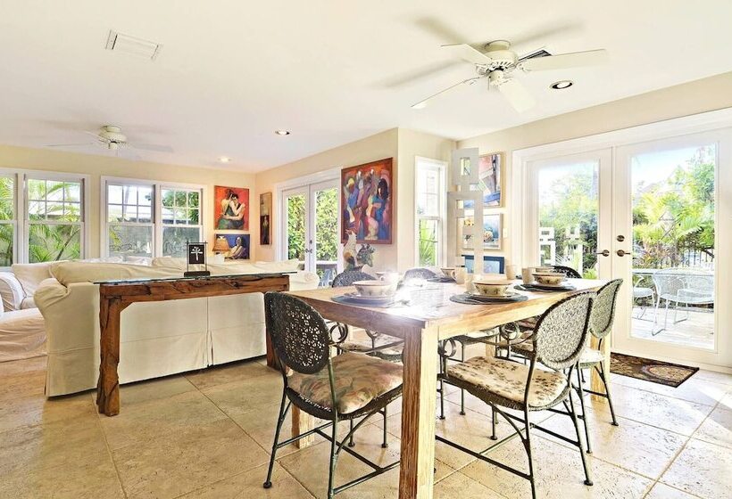 Artist Garden By Avantstay Great Location W/ Balcony, Outdoor Dining, Shared Pool & Bbq! Week Long S