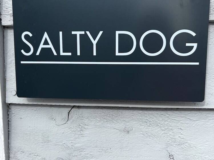 Seaside Cabin Retreat In Hayling Island