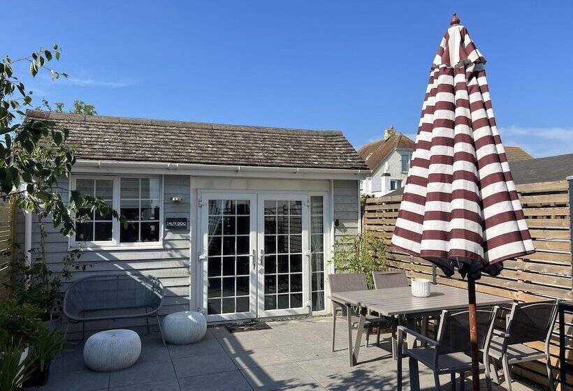 Seaside Cabin Retreat In Hayling Island