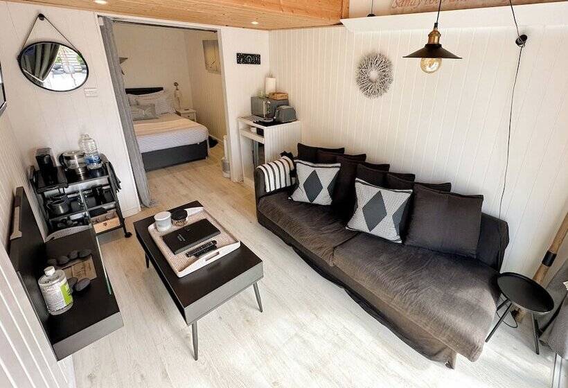 Seaside Cabin Retreat In Hayling Island