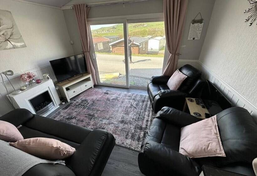 Beautiful 2 Bed Chalet In Aberystwyth