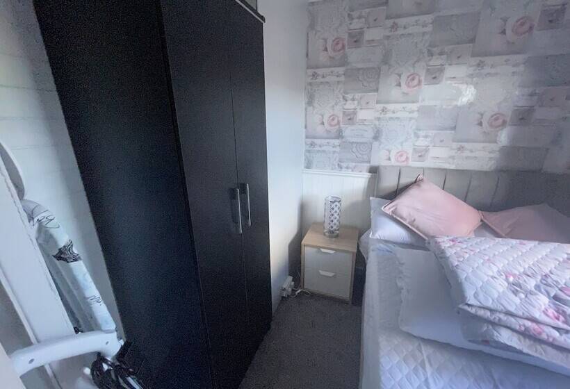 Beautiful 2 Bed Chalet In Aberystwyth