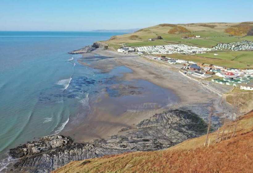 Beautiful 2 Bed Chalet In Aberystwyth