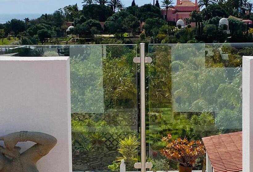 민박 Palm View Guesthouse, Adults Only