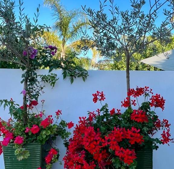 민박 Palm View Guesthouse, Adults Only