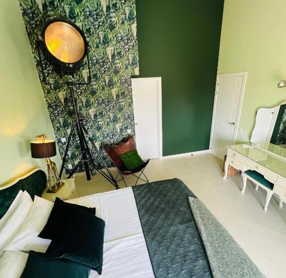 민박 Palm View Guesthouse, Adults Only