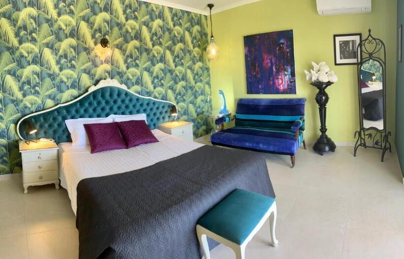 민박 Palm View Guesthouse, Adults Only