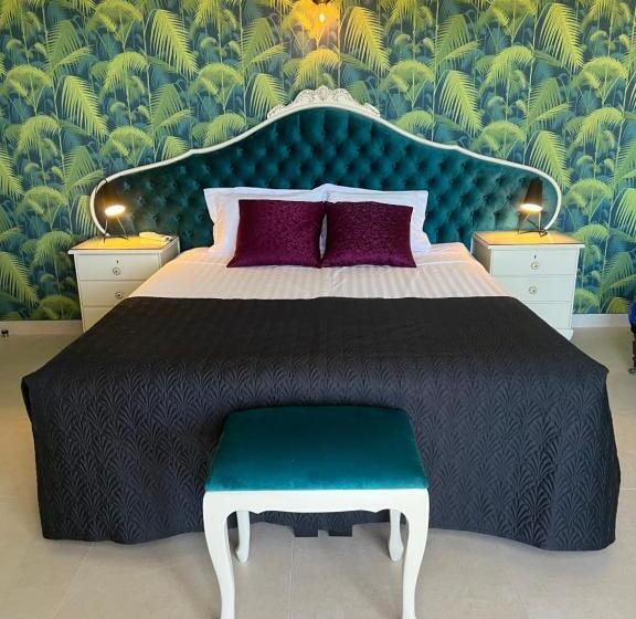 민박 Palm View Guesthouse, Adults Only