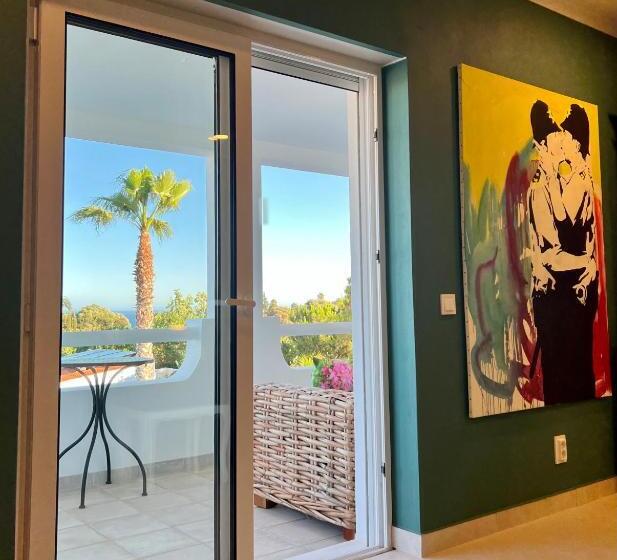 مبيت وإفطار Palm View Guesthouse, Adults Only