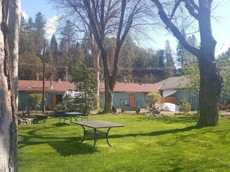 Bigfoot Rv & Cabins Park