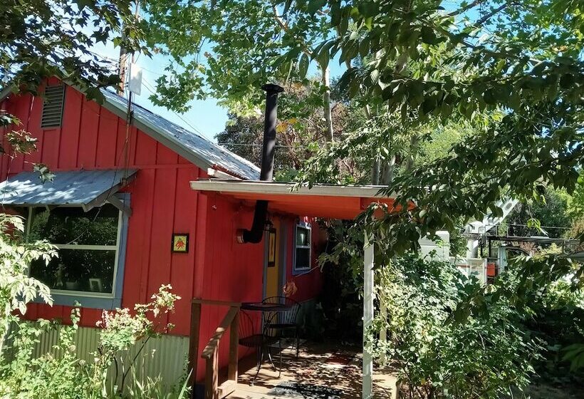 Bigfoot Rv & Cabins Park