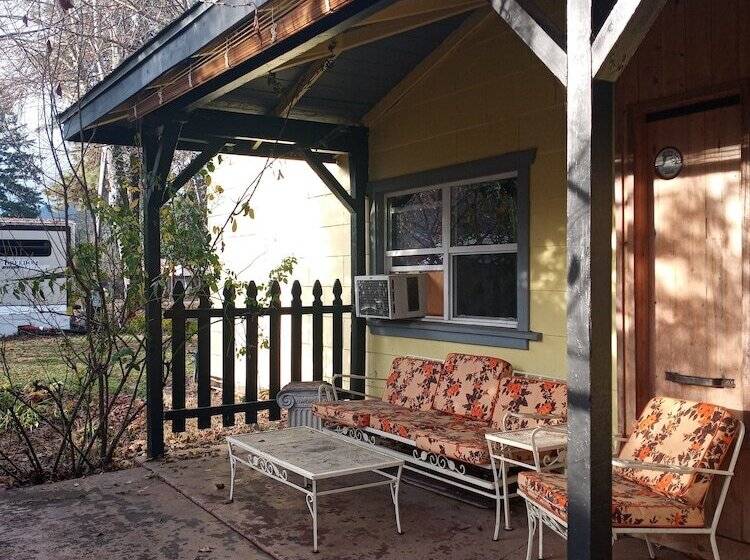 Bigfoot Rv & Cabins Park