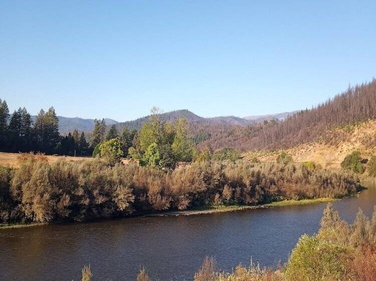 Bigfoot Rv & Cabins Park