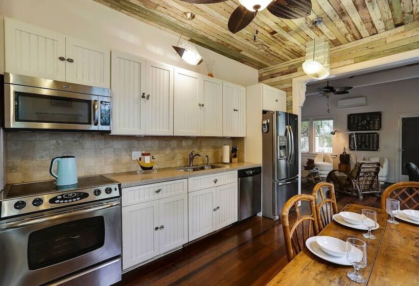 Boat House By Avantstay Character Cottage Central Location W/ Shared Pool Month Long Stays