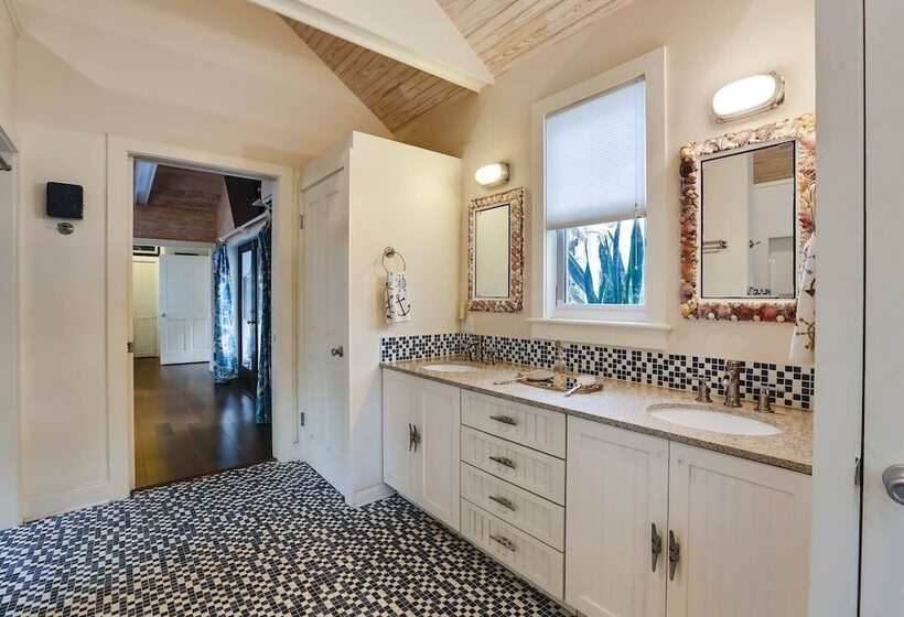 Boat House By Avantstay Character Cottage Central Location W/ Shared Pool Month Long Stays