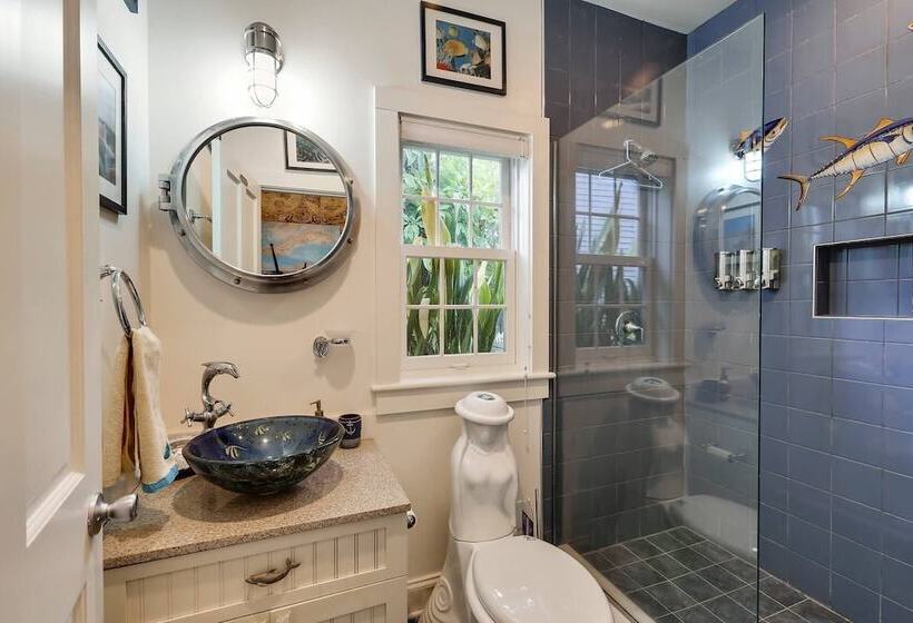 Boat House By Avantstay Character Cottage Central Location W/ Shared Pool Month Long Stays