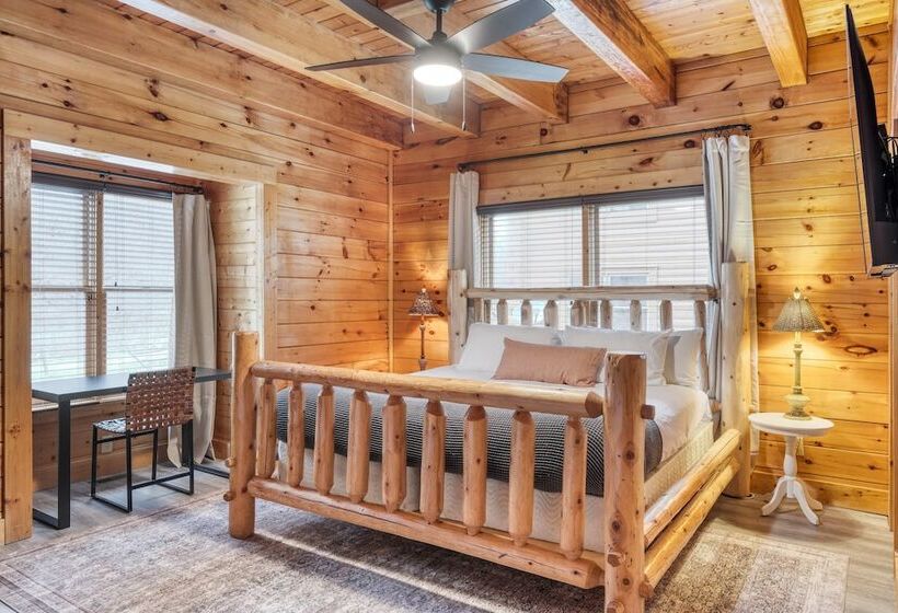 Brookshore By Avantstay Relaxing Backyard Creek, 10mins From Pigeon Forge