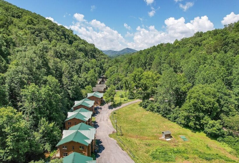 Brookshore By Avantstay Relaxing Backyard Creek, 10mins From Pigeon Forge