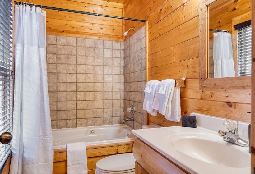 Brookshore By Avantstay Relaxing Backyard Creek, 10mins From Pigeon Forge