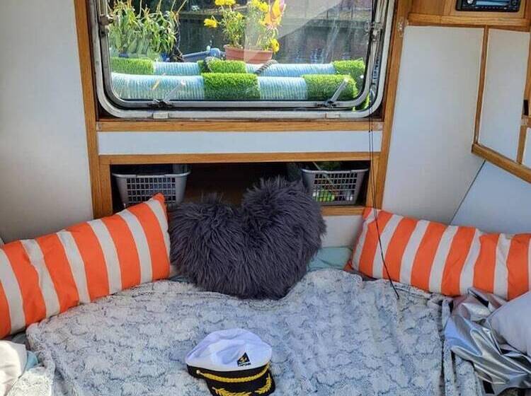 Charming Baby Narrowboat Apsley Marina