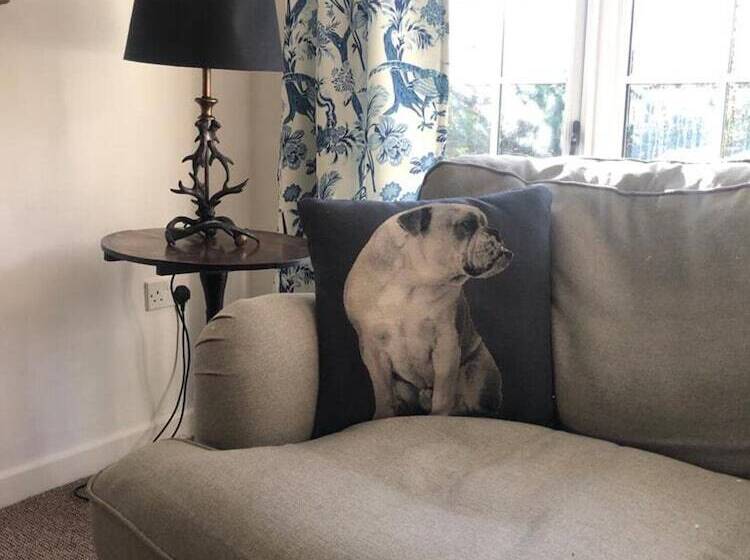 Charming Country Cottage In A Peaceful Location