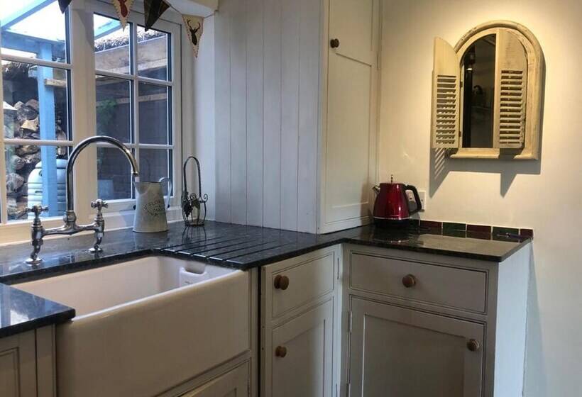 Charming Country Cottage In A Peaceful Location