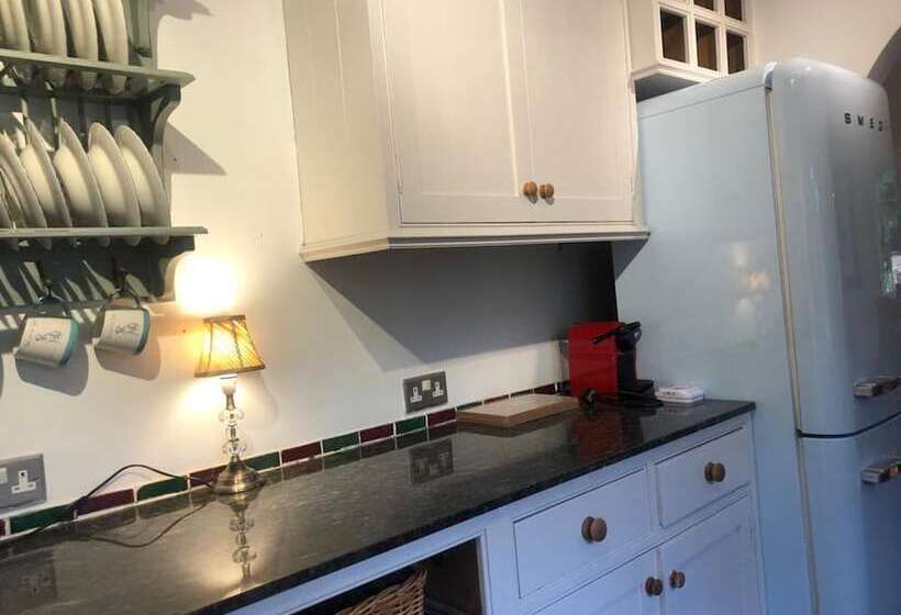 Charming Country Cottage In A Peaceful Location