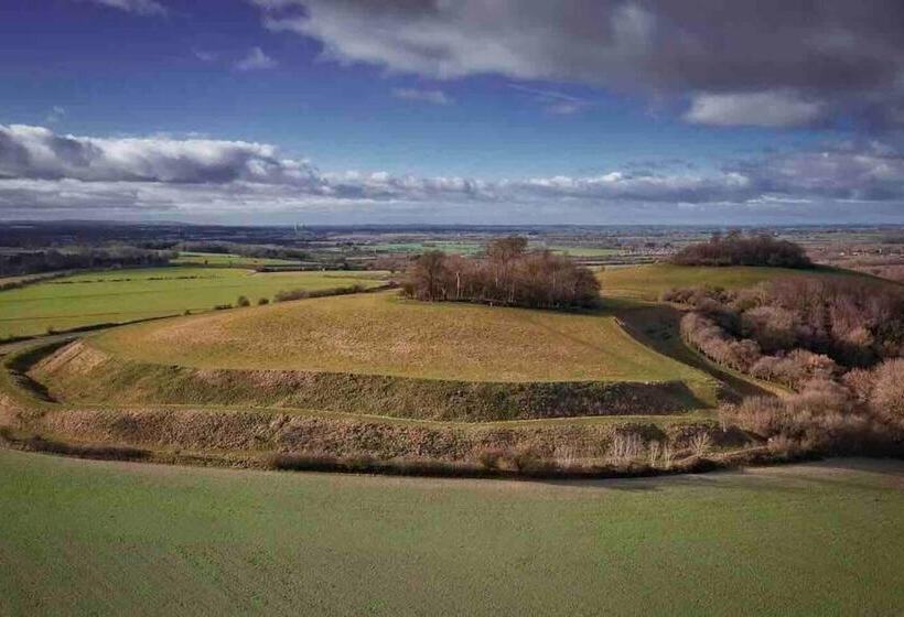 Cottage In Area Of Outstanding Natural Beauty